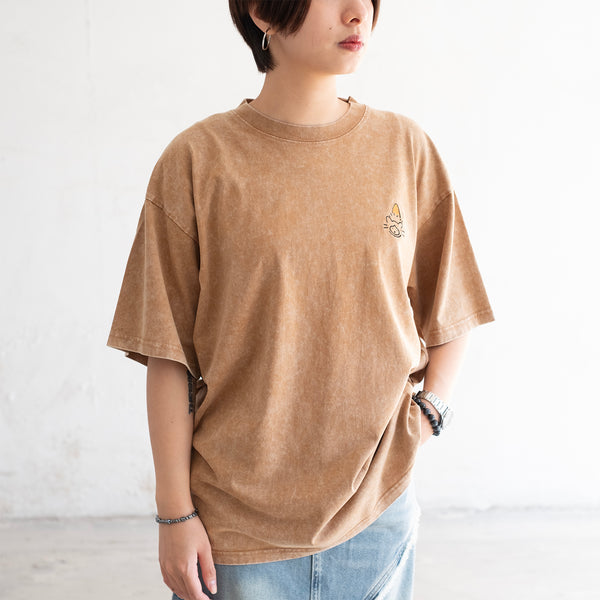 (EX700) Cheerful Cats Embroidery Graphic Tee