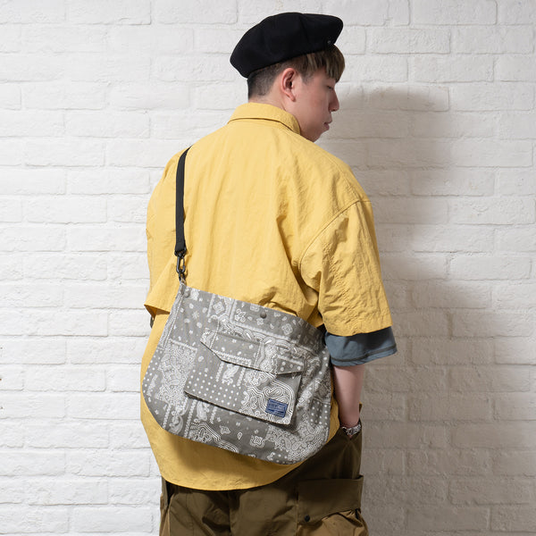YB391 Paisley Graphic Body Bag ad lib