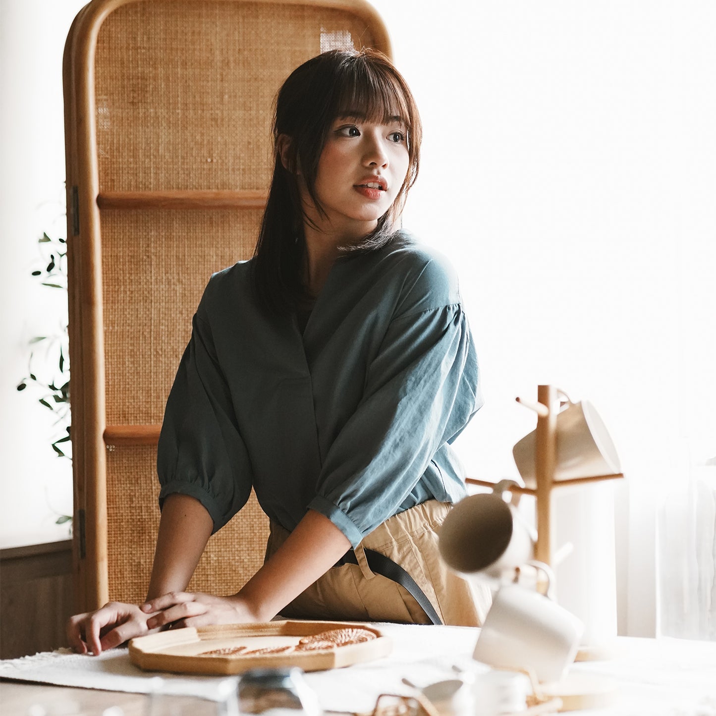 (BL002) 女裝半開胸皺褶袖上衣