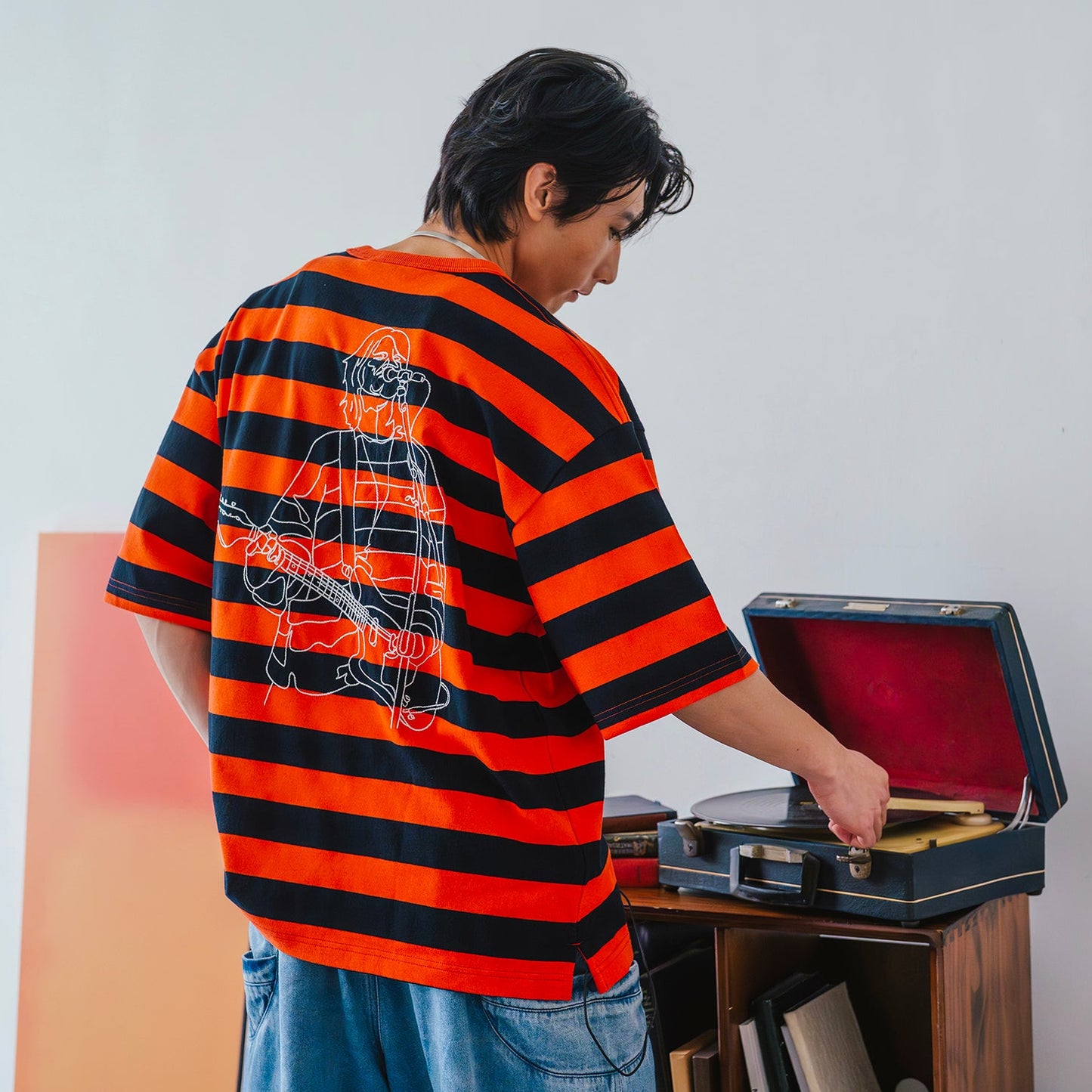 (TP1813) Kurt Outline Embroidery Tee