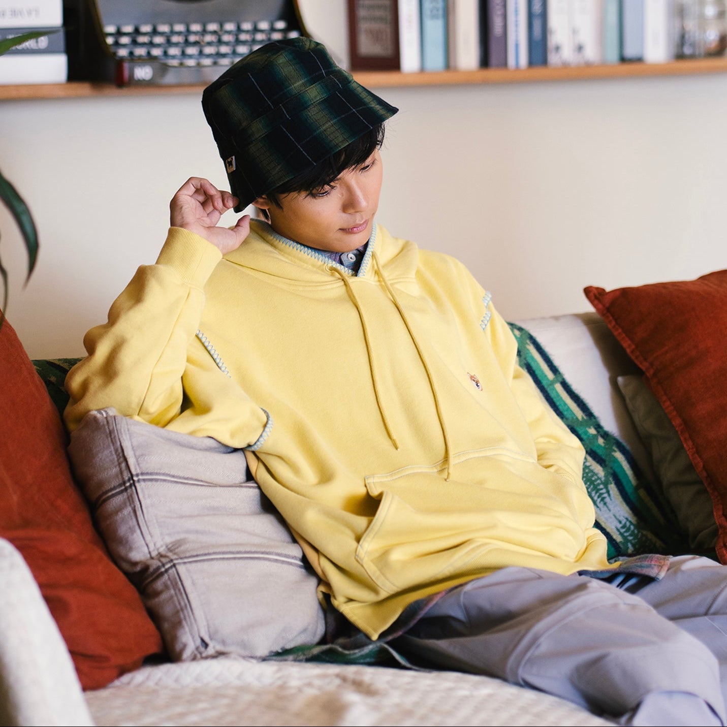 (SW521) Logo Embroidery Hoodie