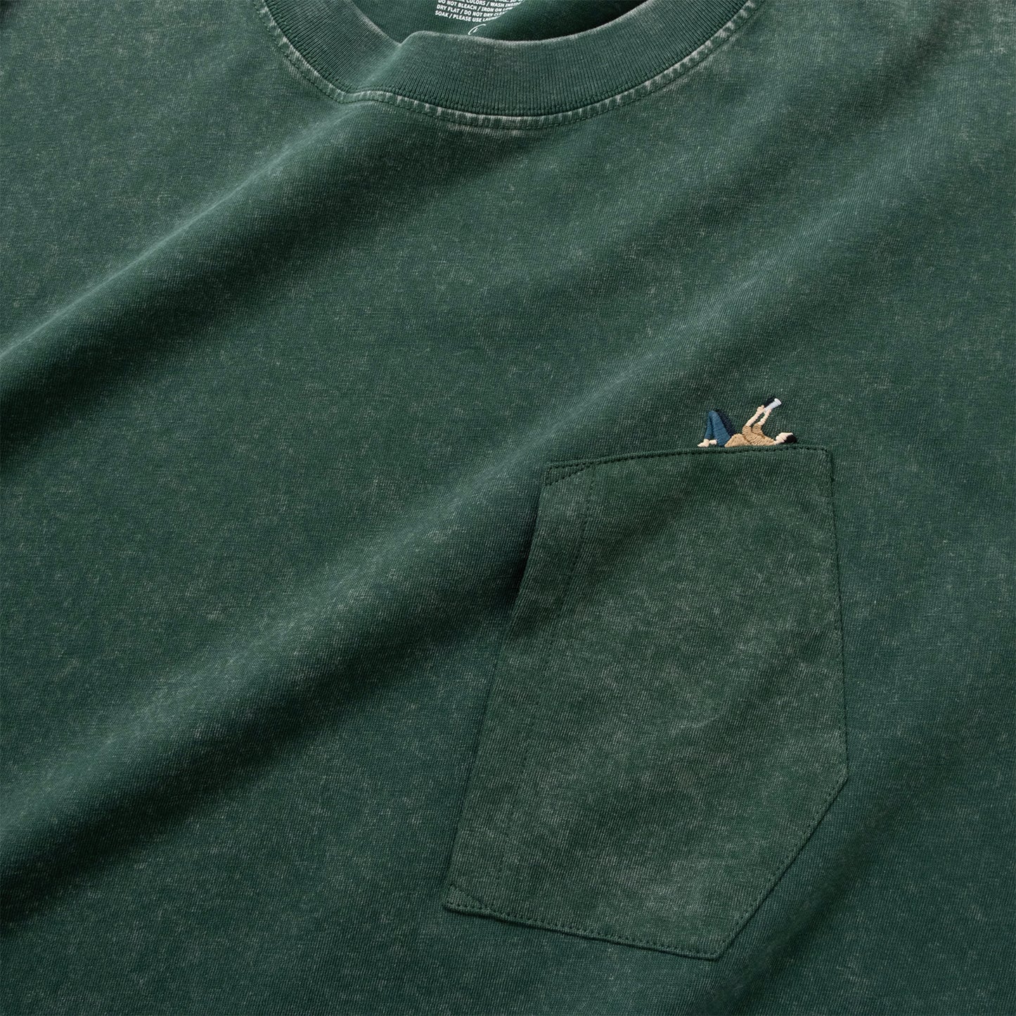 (ZT1926) 草原閱讀繡花口袋 Tee