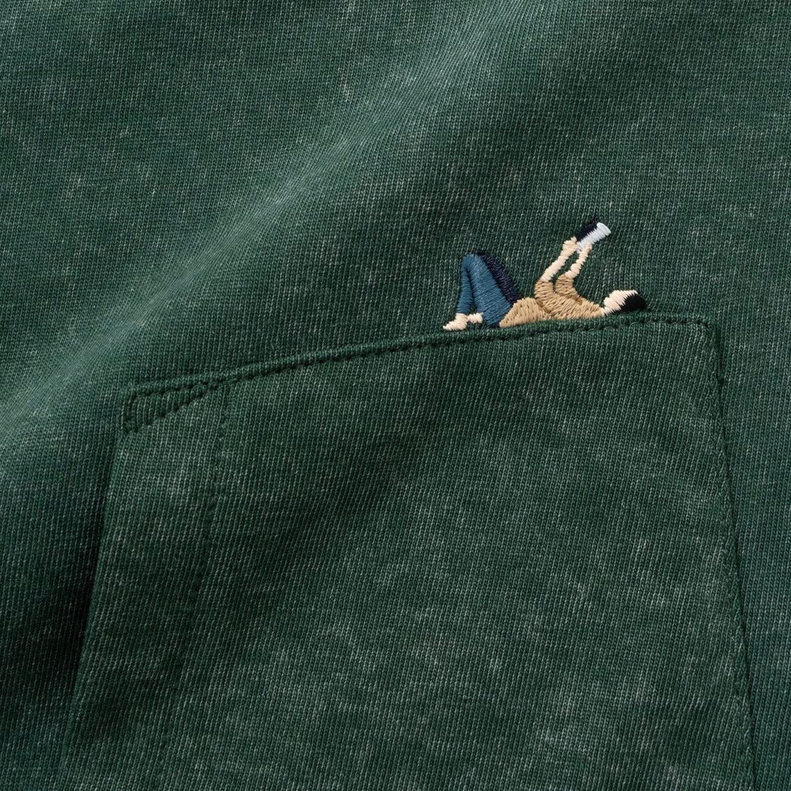 (ZT1926) 草原閱讀繡花口袋 Tee