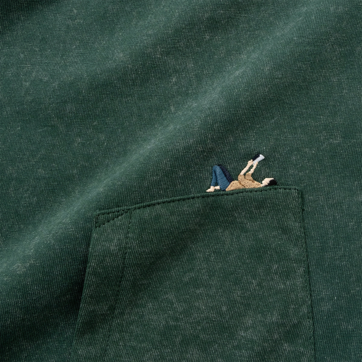(ZT1926) 草原閱讀繡花口袋 Tee