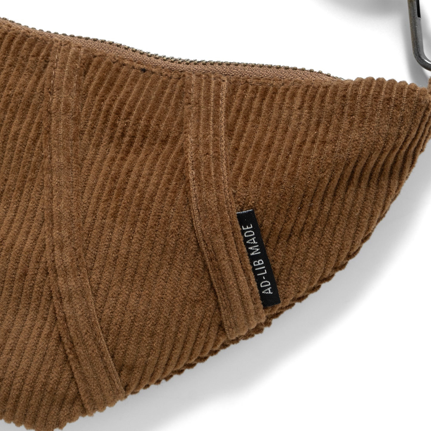(YB553) Croissant Bag