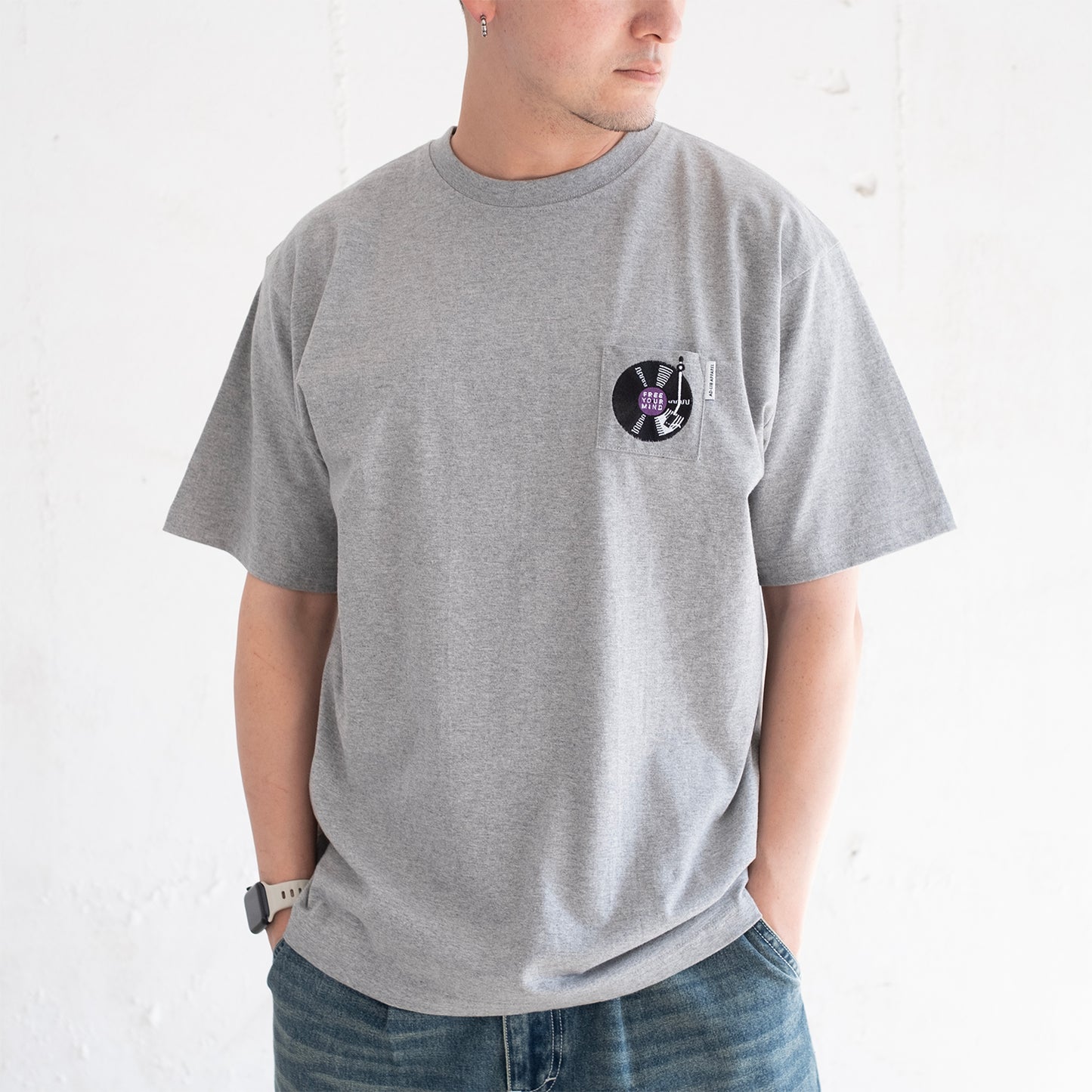 (ZT1810) 黑膠唱片繡花 Tee
