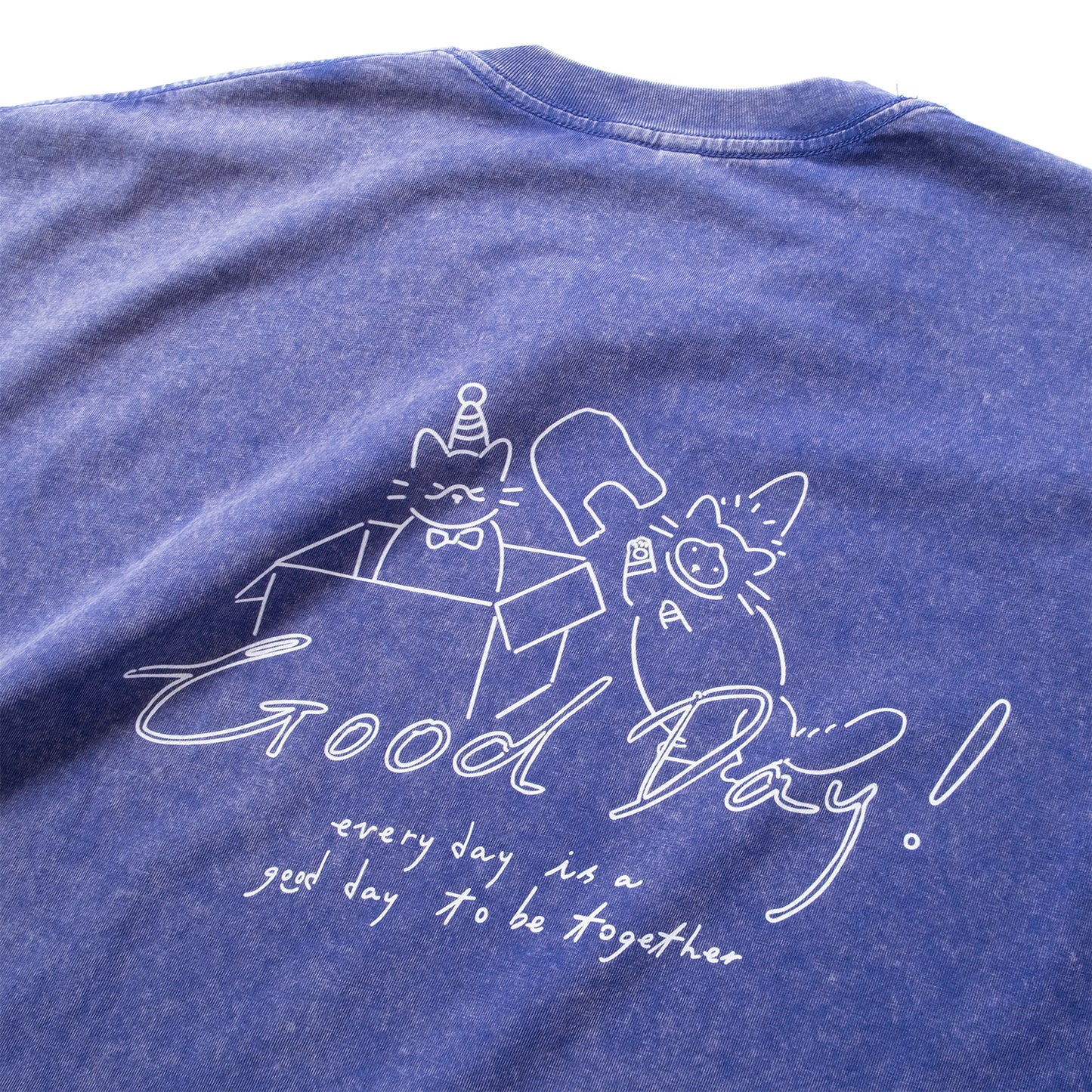 (EX700) Cheerful Cats Embroidery Graphic Tee