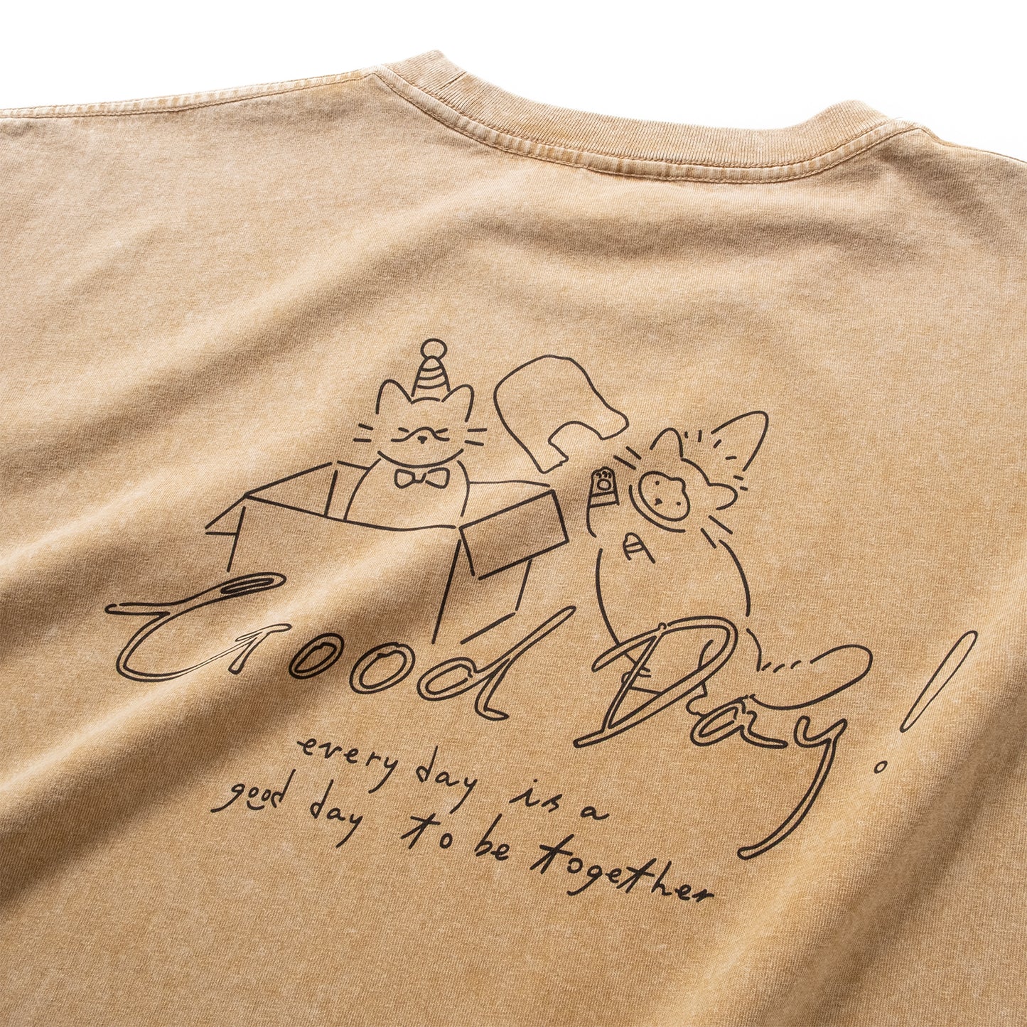 (EX700) Cheerful Cats Embroidery Graphic Tee