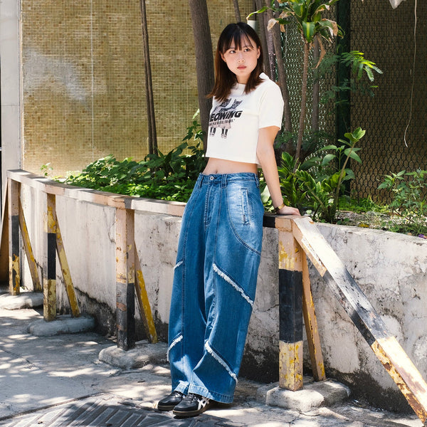 (ZT1890) The Meowing Cats Graphic Cropped Tee