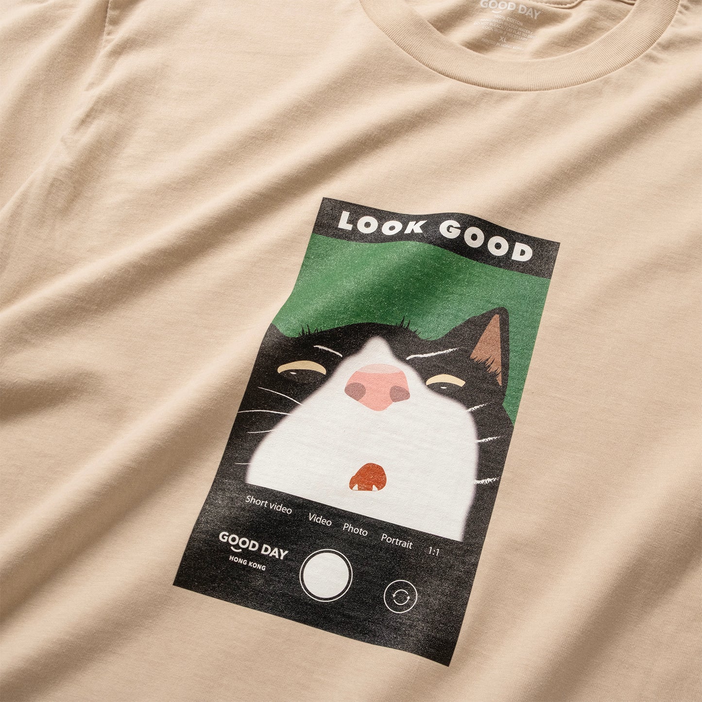(ZT1915) Selfie Cat Graphic Tee